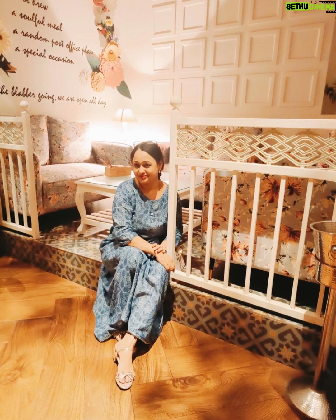 Sonalika Joshi Instagram - Peace and love Begins with smile 😊🤗💕 #goodevening #instapost #quotes #quotesaboutlife #smile #smilemore #smiling #behappy .