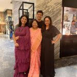 Sonalika Joshi Instagram - Party Time 🎂💃with my lovely people 💕 #goodmorning #instapost #family #familytime #celebration #birthday #birthdaygirl (my sister).#partytime #party