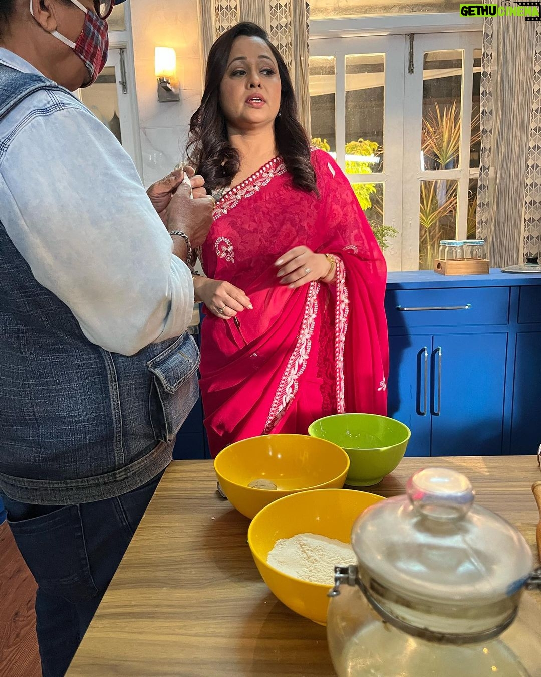 Sonalika Joshi Instagram - Getting ready for!!!???☺️💃. #shooting #workoholic#loveyourwork #advertisement #branding #brands #newlook #sareelove #saree #sareefashion #sareelovers.