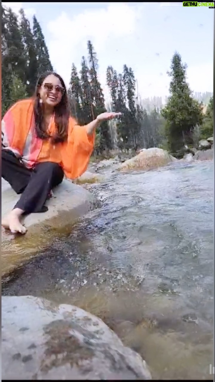 Sonalika Joshi Instagram - जहाँ हो वहाँ दिल खोलकर जी लो 💕☺️🤗. #hearttouching #openyourheart #traveling #explore #exploremore #kashmir #kashmiri #naturelovers #riverside #horseriding #advanture #trip #destinationearth .💕🙏🏻