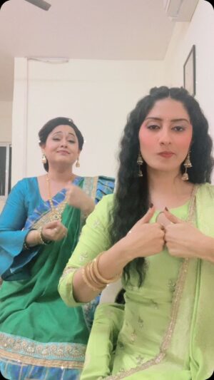 Sonalika Joshi Instagram - Blooper Alert!🙊

.
.
.

#reels #trendingreels #prettywoman #bollywood #bloopers #bts #fun #reelsexplore