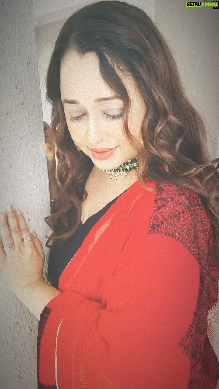 Sonalika Joshi Instagram - सजनी कि कहानी💕☺️.#gazal #ashabhosle #bollywoodstyle #bollywoodactress #tvactress #actress #actresses #performance #acting #actinglife #actorslife #expression #expressyourself #express .