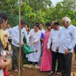 Sonalika Joshi Instagram – Trees are the Root of our Existence 🌴🌳🍀☘️🪴🌱🌿🎋.माननीय आमदार श्री अतुल भातखलकर आणि नगरसेविका श्रीमती सुरेखा पाटील हयांच्या उपस्थितीत.I m so grateful to them to invite me for such great cause 🙏🏻🤗🙏🏻.Spread awareness.#plants #tree #trees #plantation #awareness #savetheplanet .