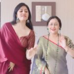 Sonalika Joshi Instagram - What song!!!???😃💃.#jhumkas #bollywood #bollywoodsongs #bollywoodstyle #dance #funtimes #sareelove #jewellery #earings .