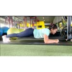 Sonia Singh Instagram - Plank plank plank🤪 Throwing the 1 minute challenge! Was bit difficult but did it😍 @sidhu_pavan 😛cheseyii #stayfit #stayhealthy
