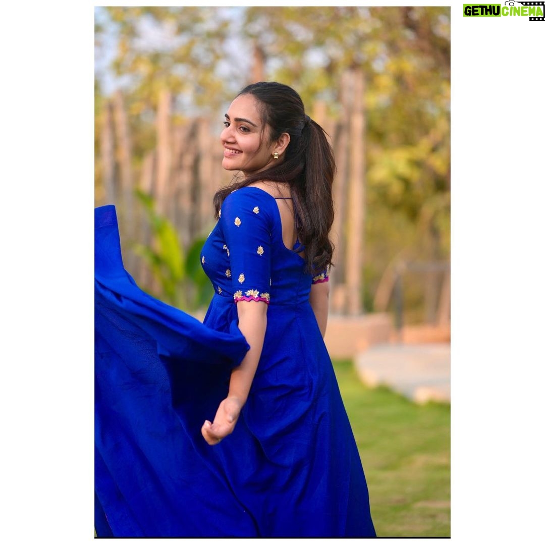 Sonia Singh Instagram - πππππππ . @elegant_threads_by_salma . πΌοΈ @soniya_singh31 π . πΈ @rollingcaptures . #elegantthreads#salmaazad#newcollection#longdress#bluedress#handwork#worldwideshipping