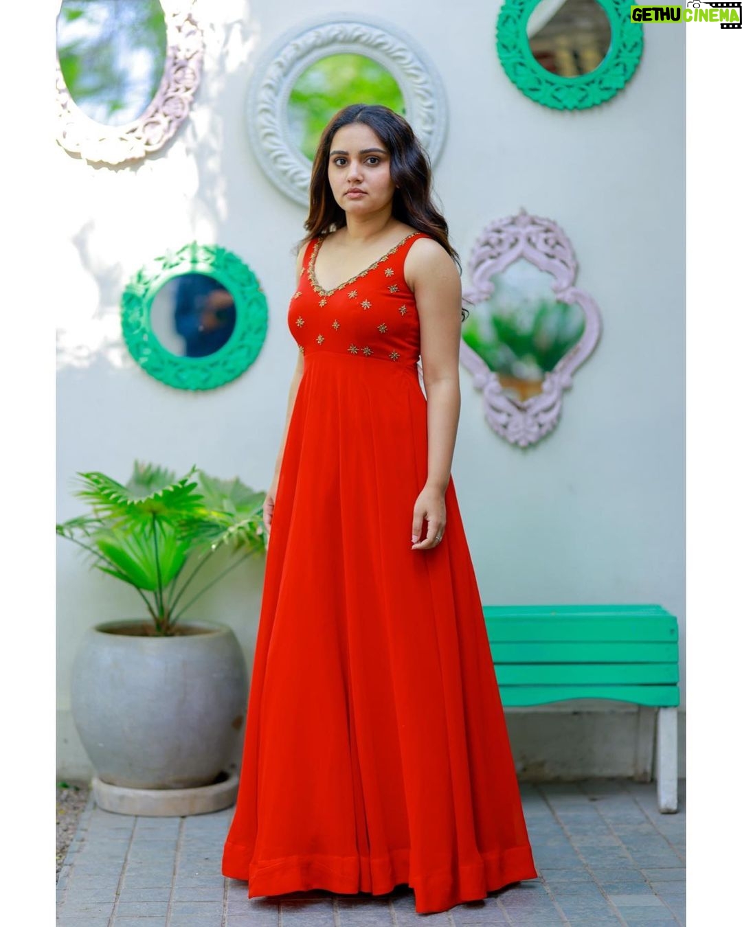 Sonia Singh - 66.7K Likes - 🌶️
Wearing: @elegant_threads_by_salma ❤️
Makeup : @poorna_mua_aesthetic
Clickzz: @busyshutterbugs