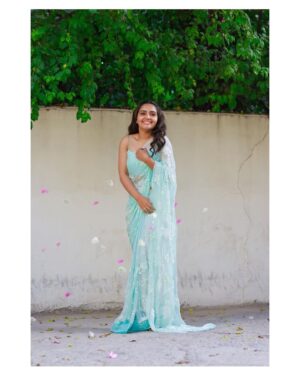 Sonia Singh Instagram - There is a beauty in simplicity 💕
.
.
.
.
.
.
.
Wearing: @elegant_threads_by_salma 💕
Mua: @poorna_mua_aesthetic 
📸: @busyshutterbugs