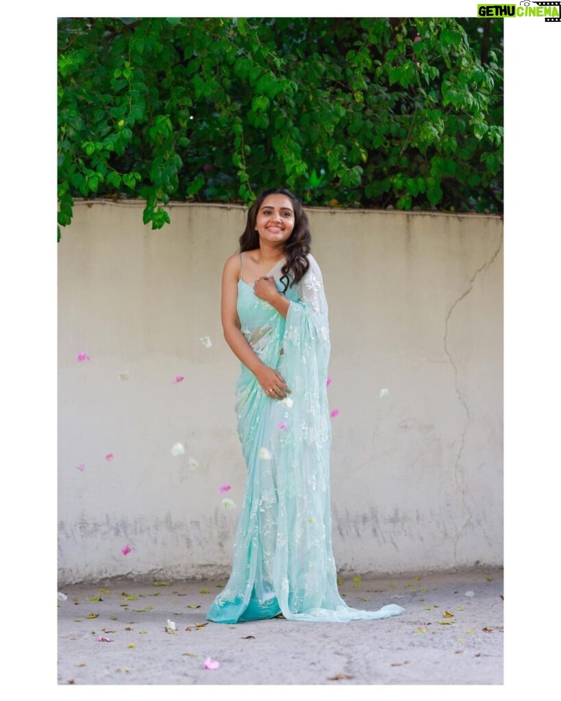 Sonia Singh Instagram - There is a beauty in simplicity 💕 . . . . . . . Wearing: @elegant_threads_by_salma 💕 Mua: @poorna_mua_aesthetic 📸: @busyshutterbugs