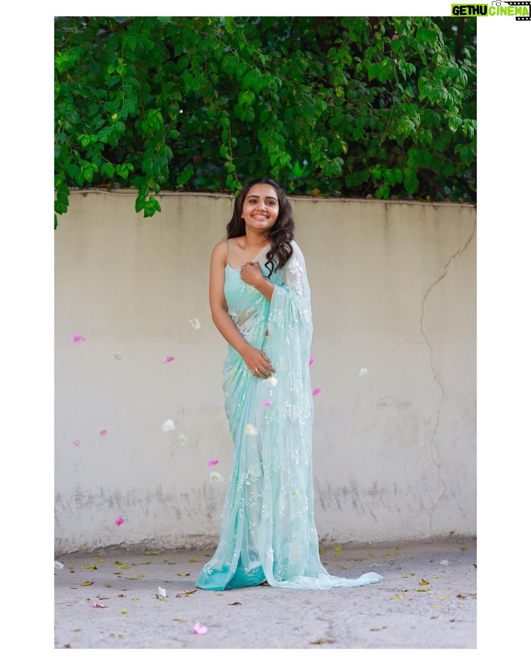 Sonia Singh - 78.8K Likes - There is a beauty in simplicity 💕
.
.
.
.
.
.
.
Wearing: @elegant_threads_by_salma 💕
Mua: @poorna_mua_aesthetic
📸: @busyshutterbugs