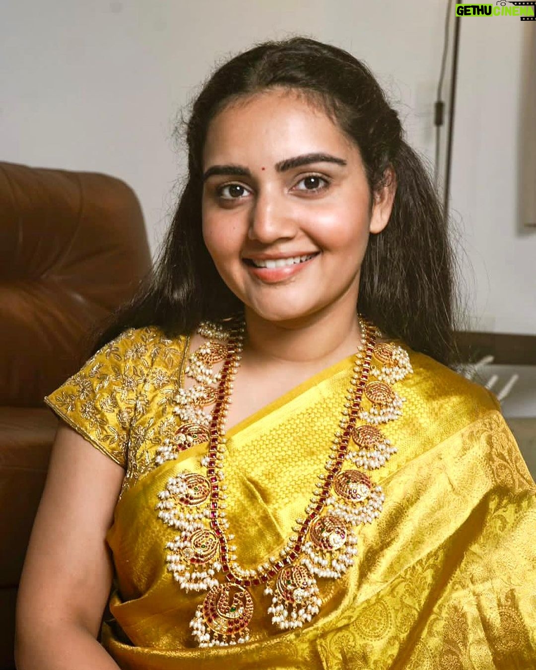 Sonia Singh Instagram - Gorgeous @soniya_singh31 in our exclusive handcrafted victorian nakshi collection made with the finest CZ’eds and finished off with 22k gold micron plating. The craftsmenship involved in carving each temple motif is an indication of the quality we promise to offer. Call or message us on +91 8669626666 to shop online.