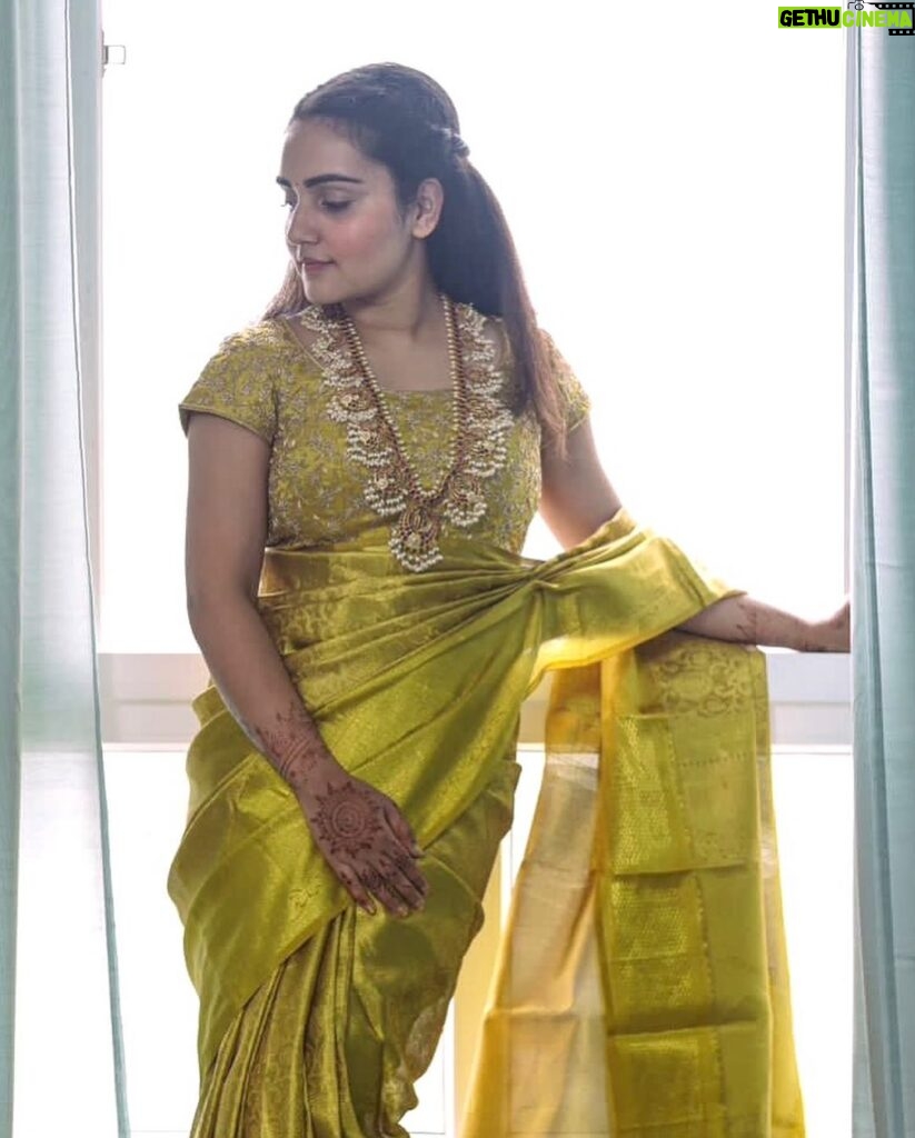 Sonia Singh Instagram - Gorgeous @soniya_singh31 in our exclusive handcrafted victorian nakshi collection made with the finest CZ’eds and finished off with 22k gold micron plating. The craftsmenship involved in carving each temple motif is an indication of the quality we promise to offer. Call or message us on +91 8669626666 to shop online.