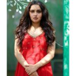 Sonia Singh Instagram - Giving ❤️ to myself 🙈 Wearing: @elegant_threads_by_salma Makeup: @poorna_mua_aesthetic 📸: @busyshutterbugs