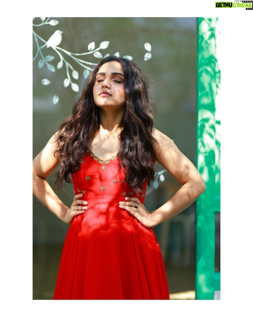 Sonia Singh Instagram - Giving ❤️ to myself 🙈 Wearing: @elegant_threads_by_salma Makeup: @poorna_mua_aesthetic 📸: @busyshutterbugs