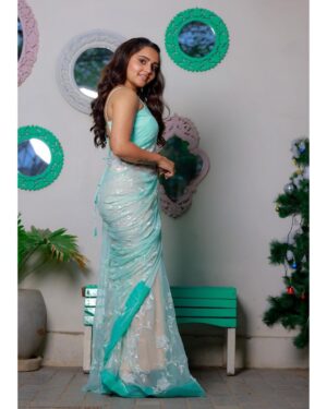 Sonia Singh Instagram - There is a beauty in simplicity 💕
.
.
.
.
.
.
.
Wearing: @elegant_threads_by_salma 💕
Mua: @poorna_mua_aesthetic 
📸: @busyshutterbugs