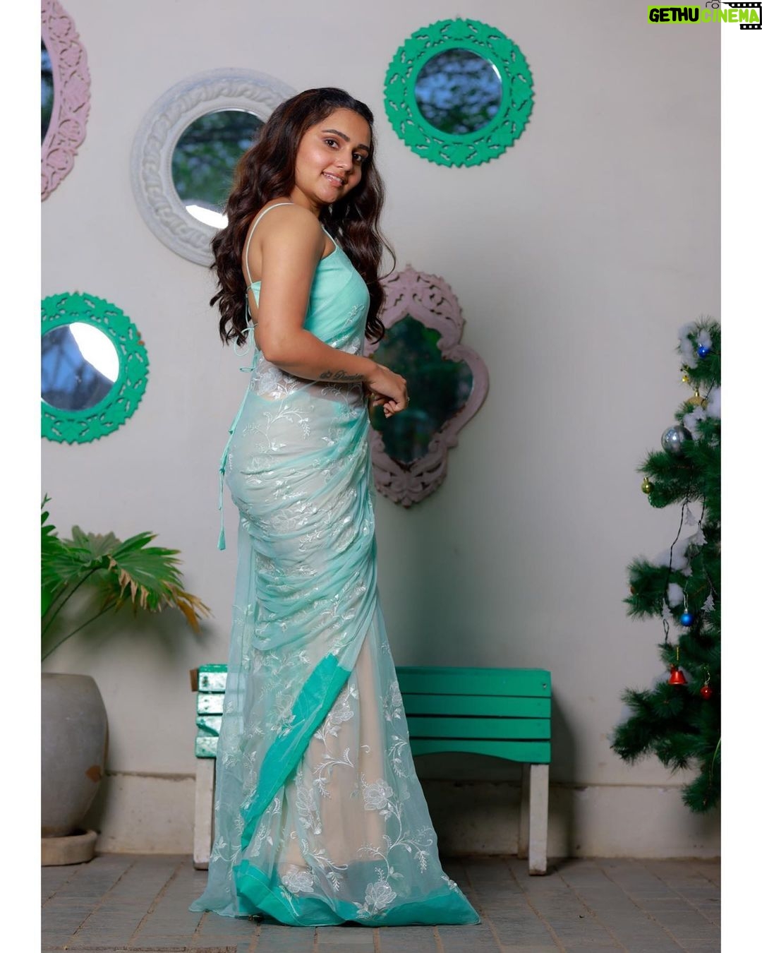 Sonia Singh - 78.8K Likes - There is a beauty in simplicity 💕
.
.
.
.
.
.
.
Wearing: @elegant_threads_by_salma 💕
Mua: @poorna_mua_aesthetic
📸: @busyshutterbugs