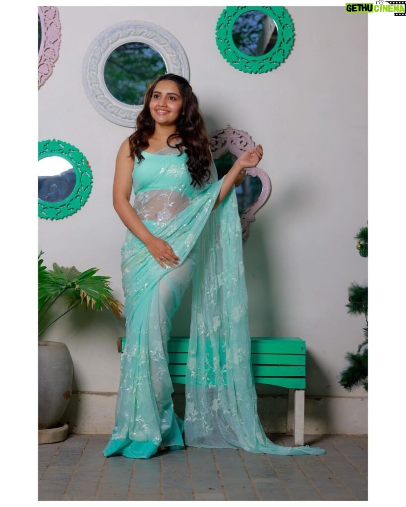 Sonia Singh Instagram - There is a beauty in simplicity 💕 . . . . . . . Wearing: @elegant_threads_by_salma 💕 Mua: @poorna_mua_aesthetic 📸: @busyshutterbugs