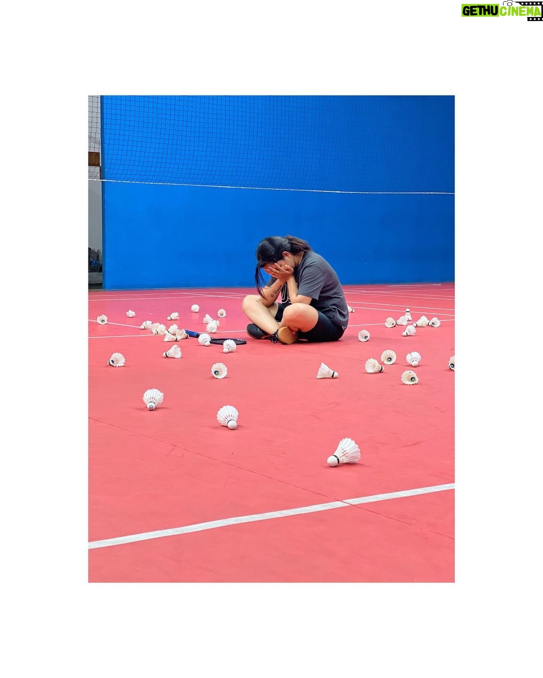 Sonia Singh Instagram - One from that badass session!!! Learning a badminton attitude. @archminton @rathod._.hari Archminton Sports