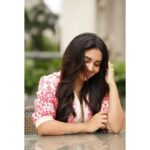 Sonia Singh Instagram – Gotta do nothing, but just blush💕🥰.

A bad hair day but the pictures came out well. 
@im_avieee @avi__clicks__ 📸