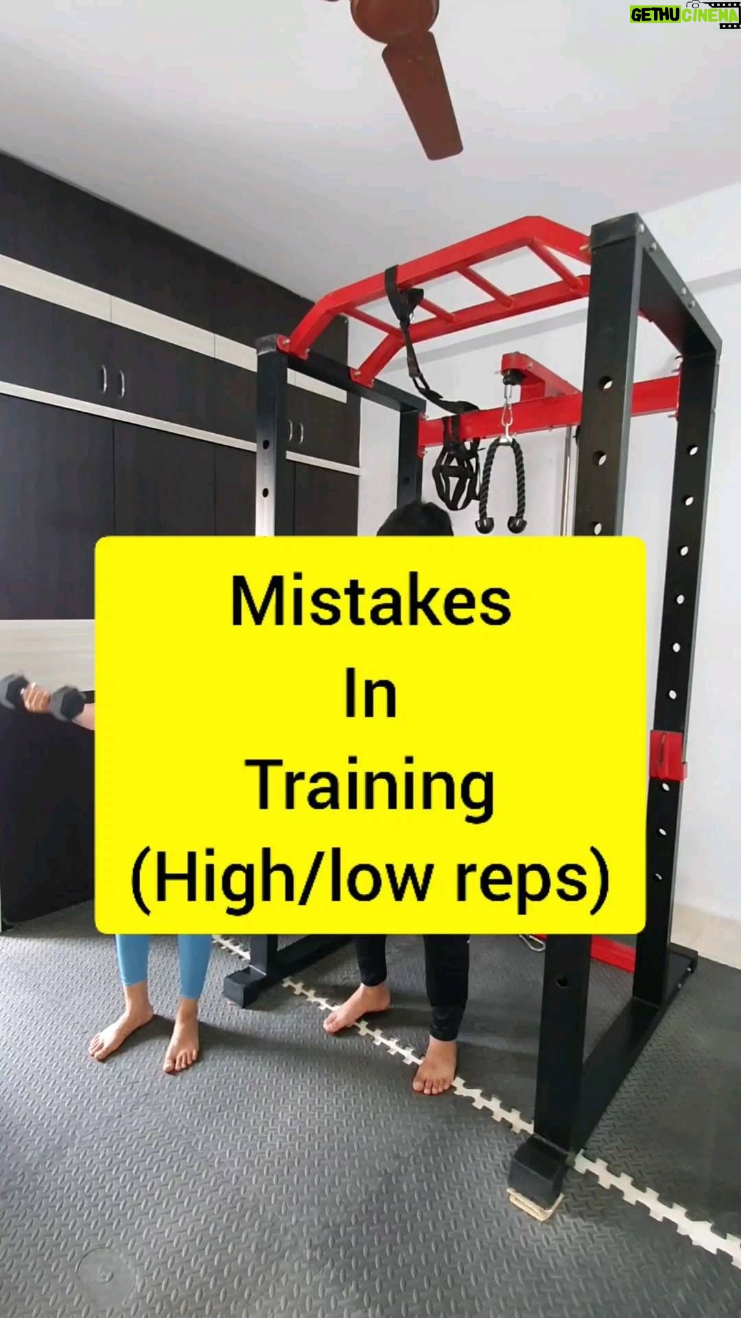 Sonia Singh Instagram - #bujjibabutales - muscle building Many bujjibabu’s are confused in knowing the right way to build muscle. Few people think that training with heavier weights and low repetition helps them and others think training with lower weights and high reps will do the job. The fact is, intensity of your training matter when you are trying to build strength and muscle. The main funda is to “train near to failure”. This means, if your failure rep for a certain weight is 10, then you will have to train till 8-9 reps, which will help in activating all the muscle fibres with motor unit activation and inturn boost the muscle growth. Hence, you can either take lower weights or higher weights, but training near to failure is the key!! Now to understand it better you can work around all the rep ranges by dividing compound movements with heavier weight and lower reps and isolation with lighter weights and higher reps. But either way muscle can be built by "training near to failure" #fitnessforlife #fitternity #fittr #fitnessstory #fitnessmadesimple #fitnessmeme #fitnessyoutuber #hyderbadboxing #hyderbadblogger #hyderabadfashionblogger #hyderabad #UK #usa #australia #canada #india #telugumemes #majorthefilm Hyderabad