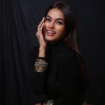 Sonyaa Ayodhya Instagram – Need you like a vacay 😁 
Photo @bbhupi25 
Lashes @flibbertigibbetbeautty 
Dentist @dr.noureenhemani 😁

#photoshoot #love #lashes #healing #healthylifestyle #love #mood #likesforlike