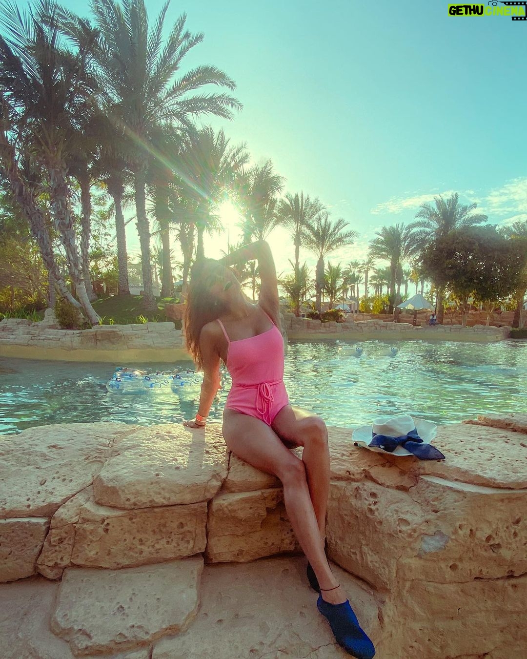Sonyaa Ayodhya Instagram - Moon child stayin wild 🌕 #waterbaby #love #likes #pink #swims #tanlines