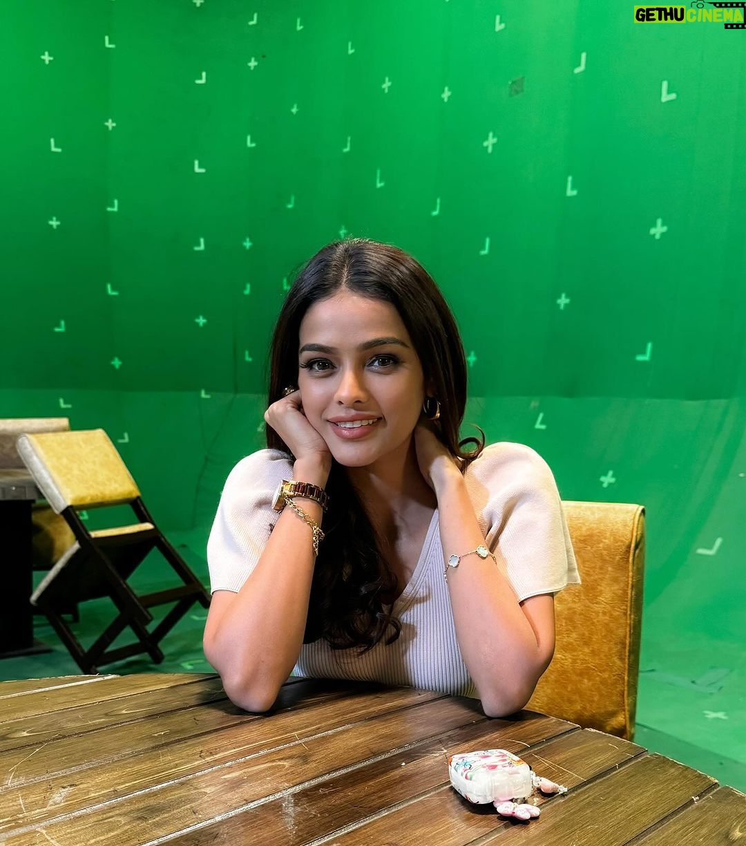 Sonyaa Ayodhya Instagram - Grateful for black coffee .. 😮💨 #almostbedtime #chrome Lashes @flibbertigibbetbeautty Style : So Reall Use code : Diwali to avail 30% off . . . . . . #beauty #likes #love
