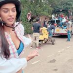 Sonyaa Ayodhya Instagram - Filming for this sequence was a lot of fun 🤣 @officialjiocinema #bts #scooty #filmmaking #shalini #lovebetweentheshelves