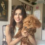 Sonyaa Ayodhya Instagram - You glow differently when you are loved well .. ✨ fluff @sonyakabetacharles eyelash partner @flibbertigibbetbeautty #dogs #ig #love #photos #memories #likes #mood #browns