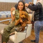 Sonyaa Ayodhya Instagram - I have a visitor on set today 🤣 .. @sonyakabetacharles #onsetdiaries