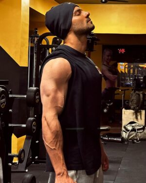 Sooraj Pancholi Instagram - 🏹 #targetforthewin
