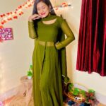 Sradha Panigrahi Instagram - Not just a song but an anthem for us hopeless romantics around the world 💚 . #sradhapanigrahi