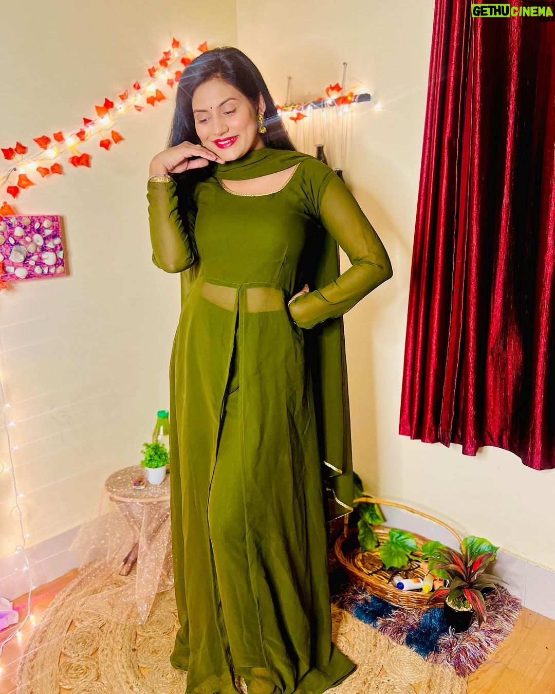 Sradha Panigrahi Instagram - Not just a song but an anthem for us hopeless romantics around the world 💚 . #sradhapanigrahi