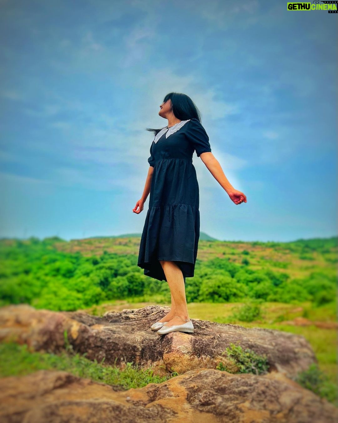 Sradha Panigrahi Instagram - 🖤🤍 #sradhapanigrahi