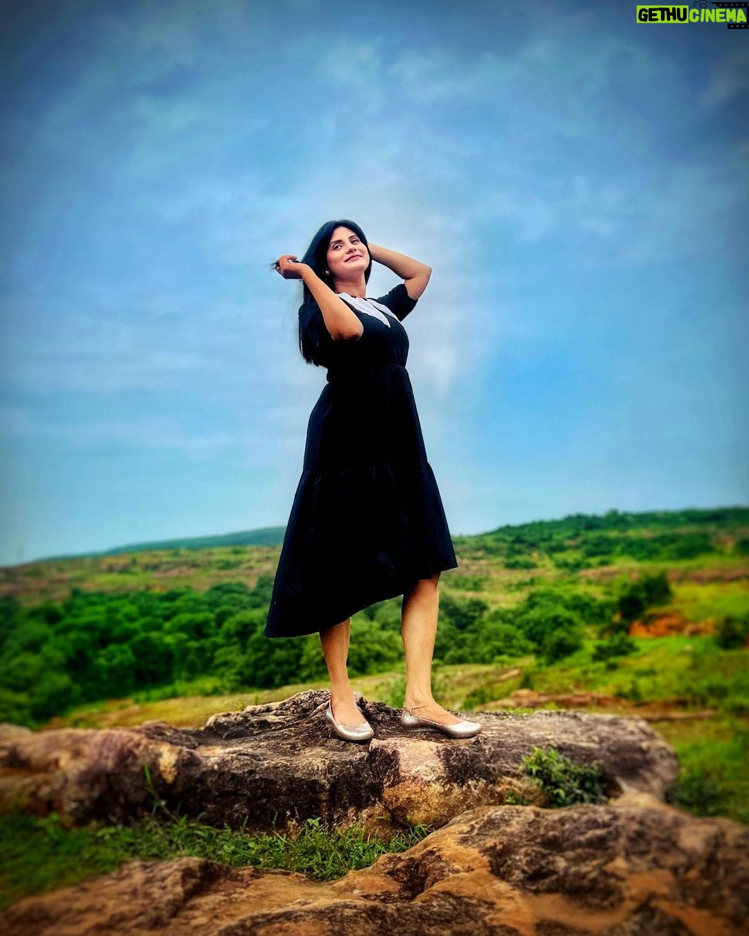 Sradha Panigrahi Instagram - 🖤🤍 #sradhapanigrahi