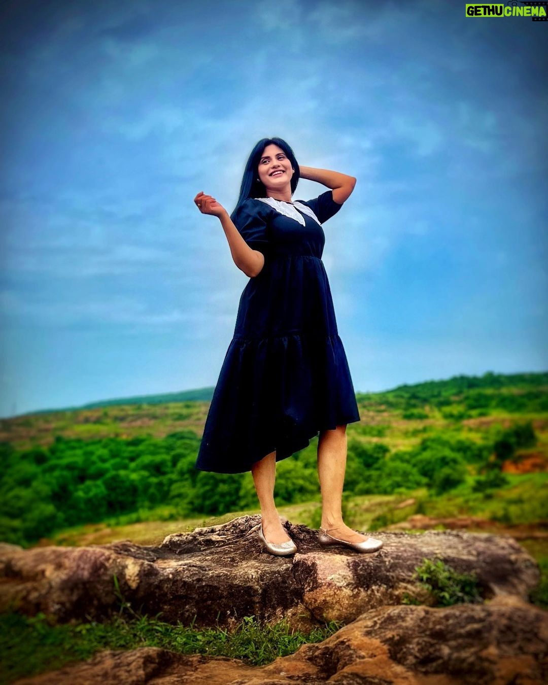 Sradha Panigrahi Instagram - 🖤🤍 #sradhapanigrahi