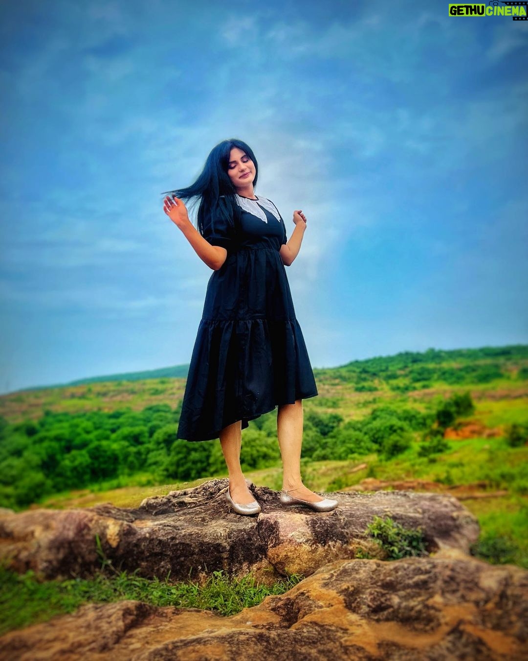 Sradha Panigrahi Instagram - 🖤🤍 #sradhapanigrahi
