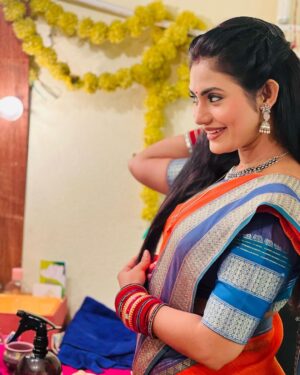 Sradha Panigrahi Instagram - It’s been my constant favourite song from childhood days…
@ratikantsatpathy sir , truptidas ma’am , You both are just beyond the perfection. 🥰 
.
Watch #khusirachhunka Mon-Sat 9.00 pm on @zee_sarthaktv . 
📸:- @chandan.patra43 
.
#sradha #sradhapanigrahi #odiaserial #khusi #odisha
