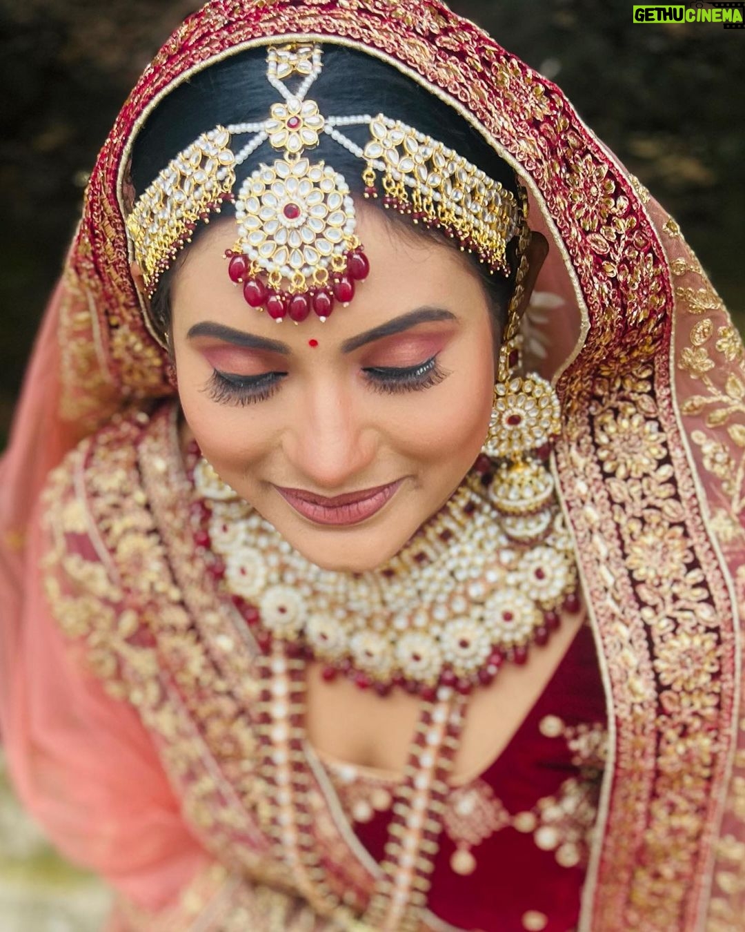 Sradha Panigrahi Instagram - Makeup is an Art & @chandan.patra43 u are the Artist π Thank you for this #Makeover . . . #khusi #khusirachhunka #odiaserial #zeesarthaktv #sradha #sradhapanigrahi #bridal #bridalmakeup #bridalwear #dulhan #dulhandiaries #makeup #odisha #odia Bhubaneswar, India