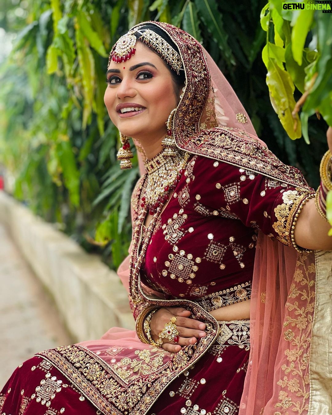 Sradha Panigrahi - 30.4K Likes - Unhi ke liye ye Roop ye Shringar he♥️🤗
.
Makeup & 📸 :- @chandan.patra43
.
Watch“ Khusi_Ra_Chhunka“
Mon-Sat at 9.00 pm on @zee_sarthaktv
.
#sradha #sradhapanigrahi #bride #bridal #bridalmakeup #dulhan #khusi #khusirachhunka #love #indianbride