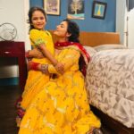 Sradha Panigrahi Instagram - ଖୁସି ଆଉ ରିୟା loves ହଳଦିଆ 💛 What about you???? #khusirachhunka Mon-Sat 9.00 pm on @zee_sarthaktv . . #sradhapanigrahi #haladi #haladiceremony #haladilook💛❤️ #yellow #yellowlover