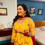 Sradha Panigrahi Instagram - ଖୁସି ଆଉ ରିୟା loves ହଳଦିଆ 💛 What about you???? #khusirachhunka Mon-Sat 9.00 pm on @zee_sarthaktv . . #sradhapanigrahi #haladi #haladiceremony #haladilook💛❤️ #yellow #yellowlover