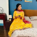 Sradha Panigrahi Instagram - ଖୁସି ଆଉ ରିୟା loves ହଳଦିଆ 💛 What about you???? #khusirachhunka Mon-Sat 9.00 pm on @zee_sarthaktv . . #sradhapanigrahi #haladi #haladiceremony #haladilook💛❤️ #yellow #yellowlover