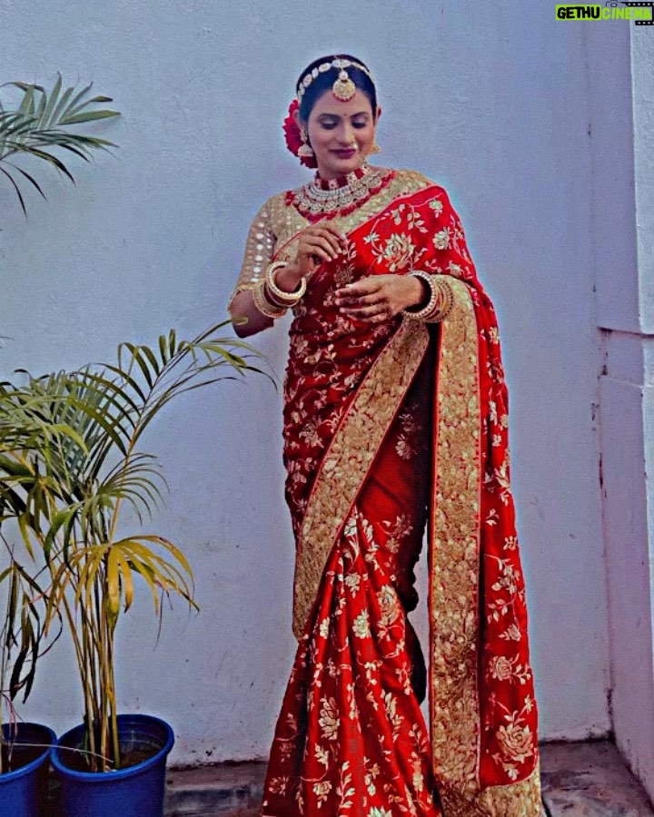 Sradha Panigrahi Instagram - swipe ⬅️ ❤️ . Watch #khusirachhunka Mon-Sat 9.00 pm on @zee_sarthaktv . . #sradhapanigrahi #odiaserial #khusi #bride #bridal #dulhan #shoot #shooting #actress