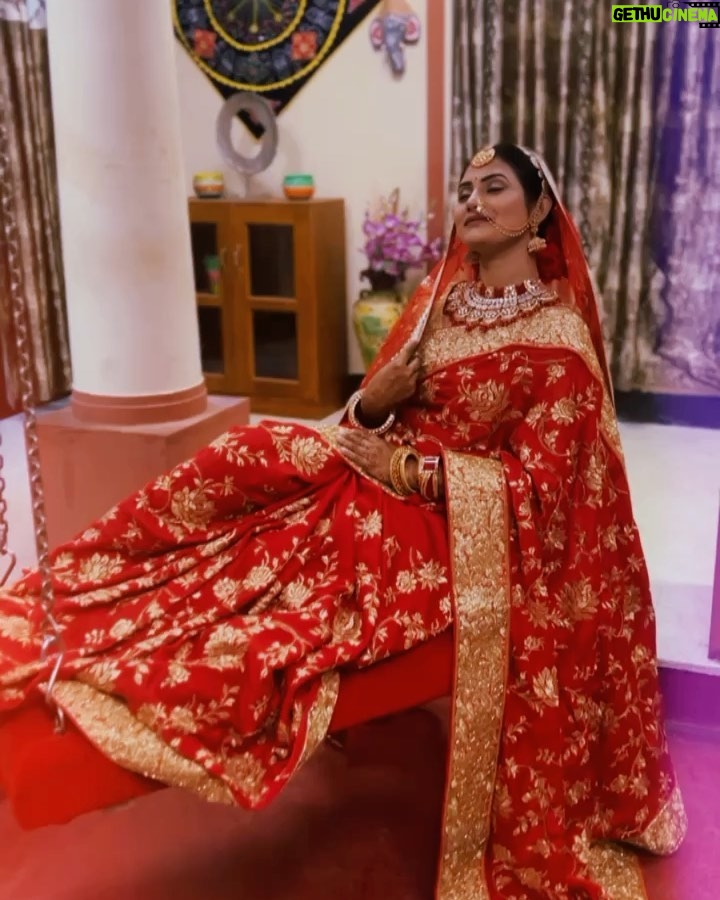 Sradha Panigrahi Instagram - swipe ⬅️ ❤️ . Watch #khusirachhunka Mon-Sat 9.00 pm on @zee_sarthaktv . . #sradhapanigrahi #odiaserial #khusi #bride #bridal #dulhan #shoot #shooting #actress