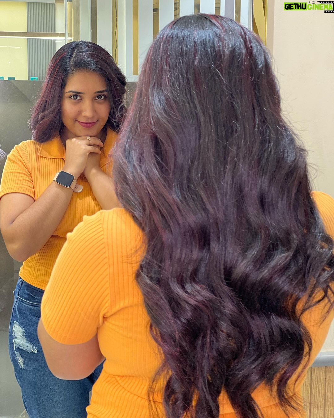 Sree Nithi Instagram - When in Doubt , Go For a Haircolour @minibyzazzle π»β¨π― They Never Fail to Surprise You . π€π½ I Got My Scarlett Cherry π Red Colour . . Visit Mini By Zazzle Today π . To book Your appointments call : πAnna Nagar : 9884690601 #scarletred #haircolour #hairinspo #red #hair #minibyzazzle #salon #trending #chennai Anna nagar