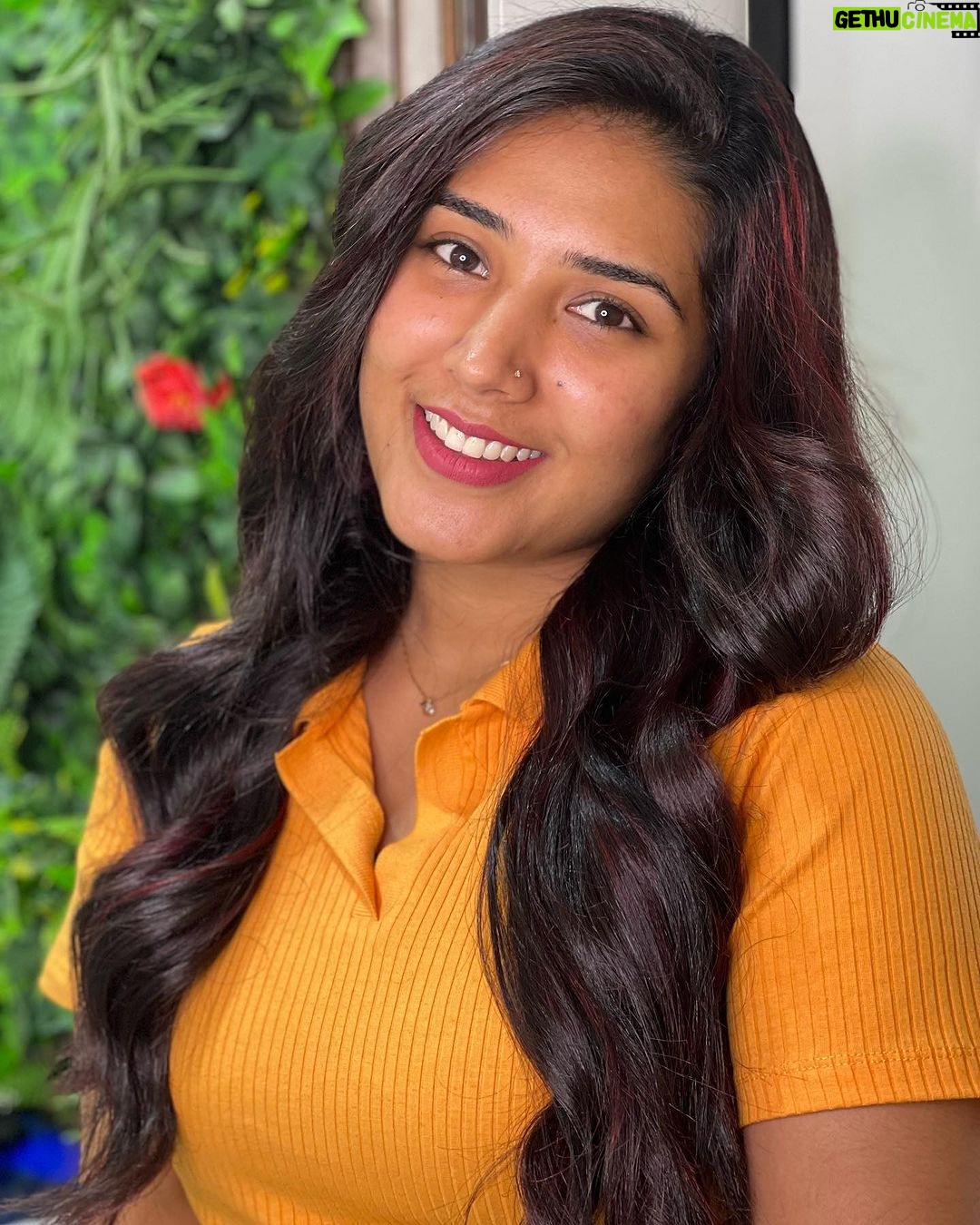 Sree Nithi Instagram - Change is Good , Especially when it comes to my Hair π€π½β¨β€οΈ π· Scarlett Red Highlights is a Whole New Look π― Get your Service Done @minibyzazzle π»π . Visit Mini By Zazzle Today π . To book Your appointments call : πAnna Nagar : 9884690601 #scarletred #haircolour #hairinspo #red #hair #minibyzazzle #salon #trending #chennai Anna Nagar, Tamil Nadu, India