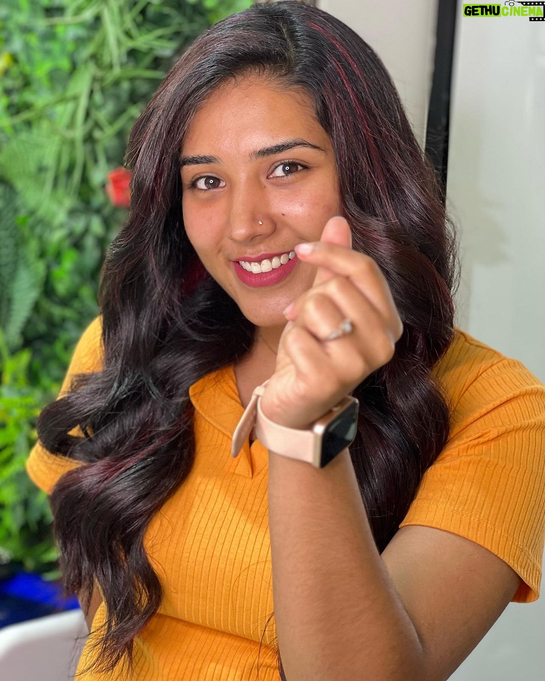 Sree Nithi Instagram - Change is Good , Especially when it comes to my Hair π€π½β¨β€οΈ π· Scarlett Red Highlights is a Whole New Look π― Get your Service Done @minibyzazzle π»π . Visit Mini By Zazzle Today π . To book Your appointments call : πAnna Nagar : 9884690601 #scarletred #haircolour #hairinspo #red #hair #minibyzazzle #salon #trending #chennai Anna Nagar, Tamil Nadu, India