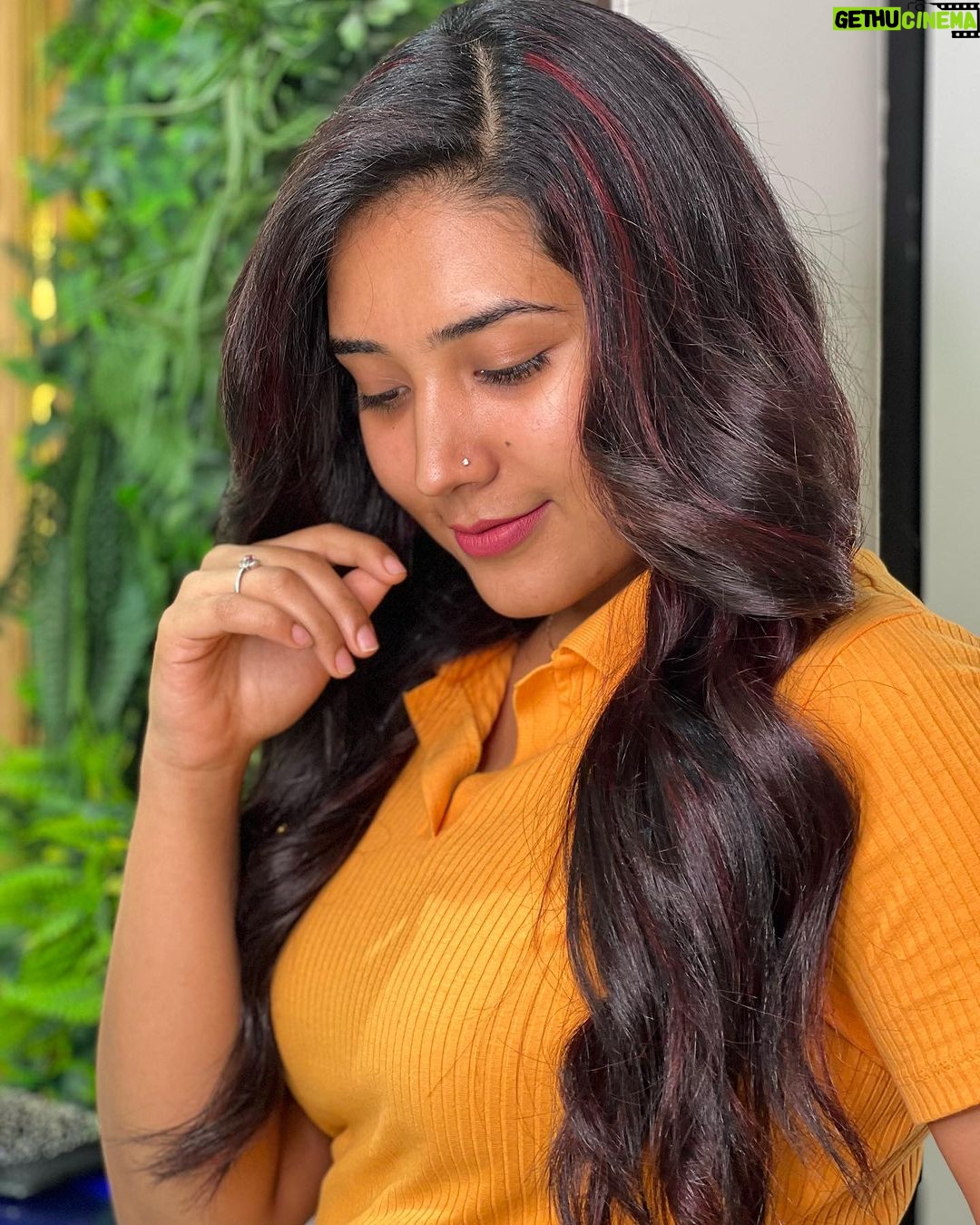 Sree Nithi Instagram - Change is Good , Especially when it comes to my Hair π€π½β¨β€οΈ π· Scarlett Red Highlights is a Whole New Look π― Get your Service Done @minibyzazzle π»π . Visit Mini By Zazzle Today π . To book Your appointments call : πAnna Nagar : 9884690601 #scarletred #haircolour #hairinspo #red #hair #minibyzazzle #salon #trending #chennai Anna Nagar, Tamil Nadu, India