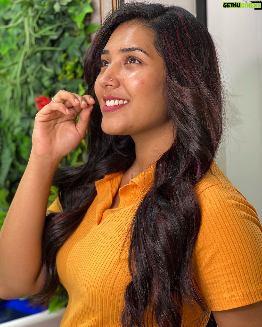 Sree Nithi Instagram - Change is Good , Especially when it comes to my Hair π€π½β¨β€οΈ π· Scarlett Red Highlights is a Whole New Look π― Get your Service Done @minibyzazzle π»π . Visit Mini By Zazzle Today π . To book Your appointments call : πAnna Nagar : 9884690601 #scarletred #haircolour #hairinspo #red #hair #minibyzazzle #salon #trending #chennai Anna Nagar, Tamil Nadu, India